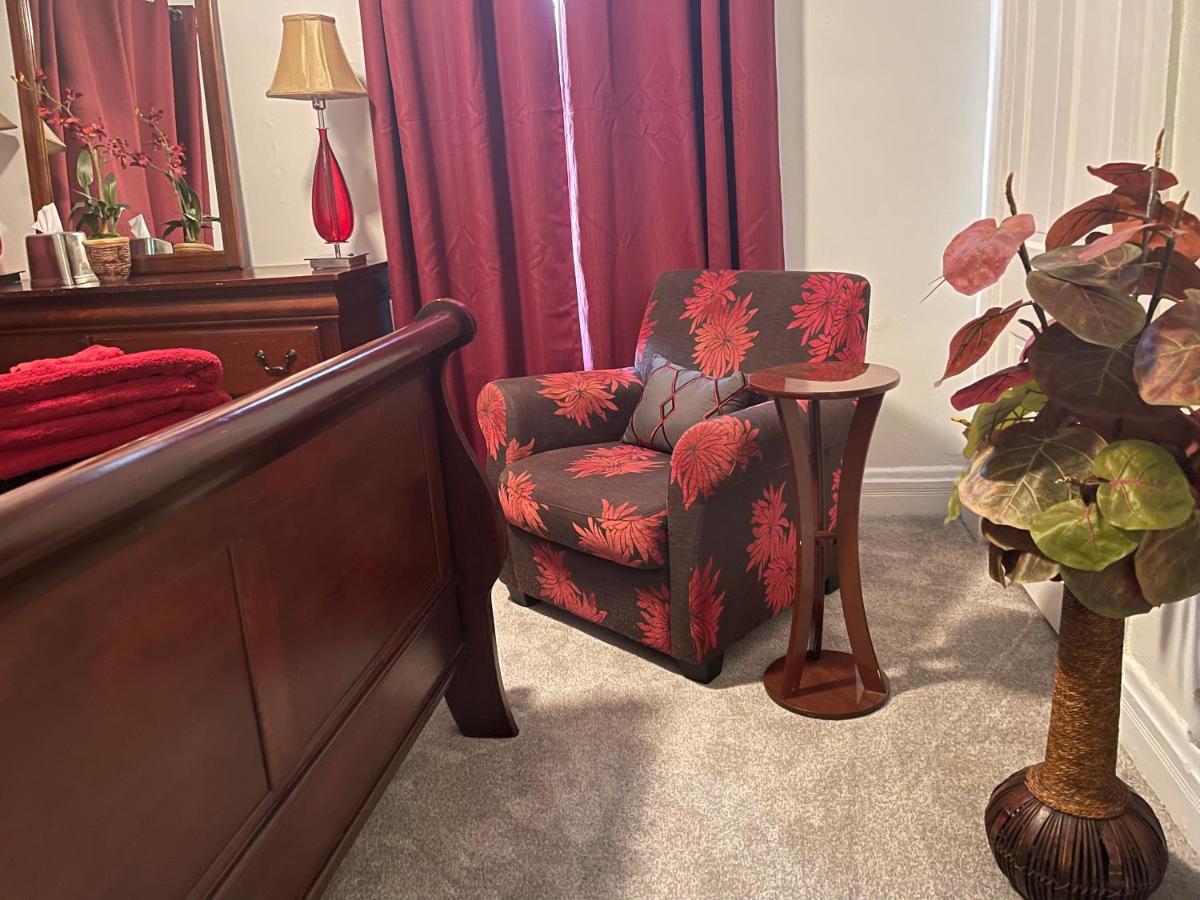 | Green House Gallery Economy Full Size Bedroom