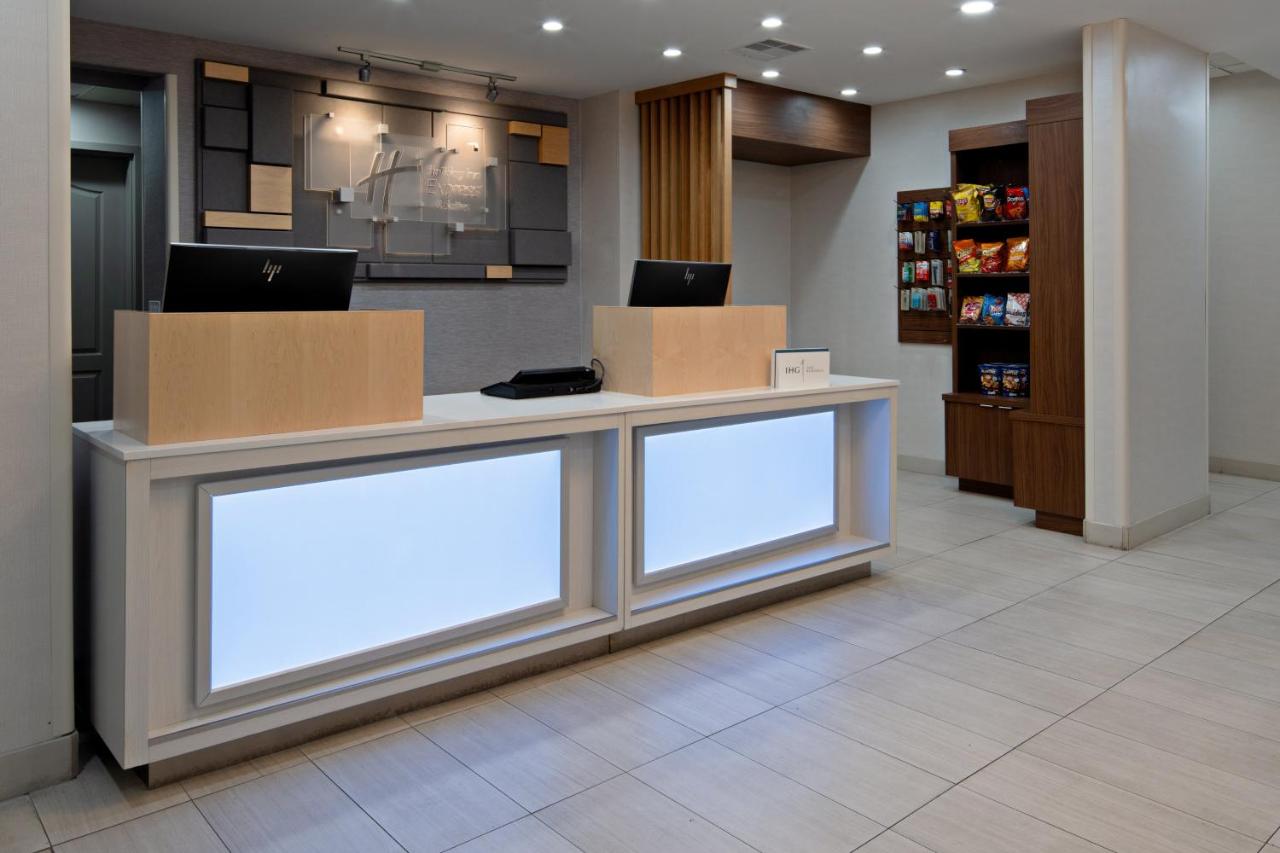 | Holiday Inn Express Fresno South, an IHG Hotel