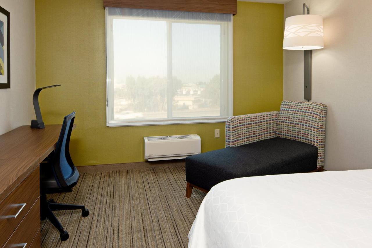 | Holiday Inn Express Fresno South, an IHG Hotel