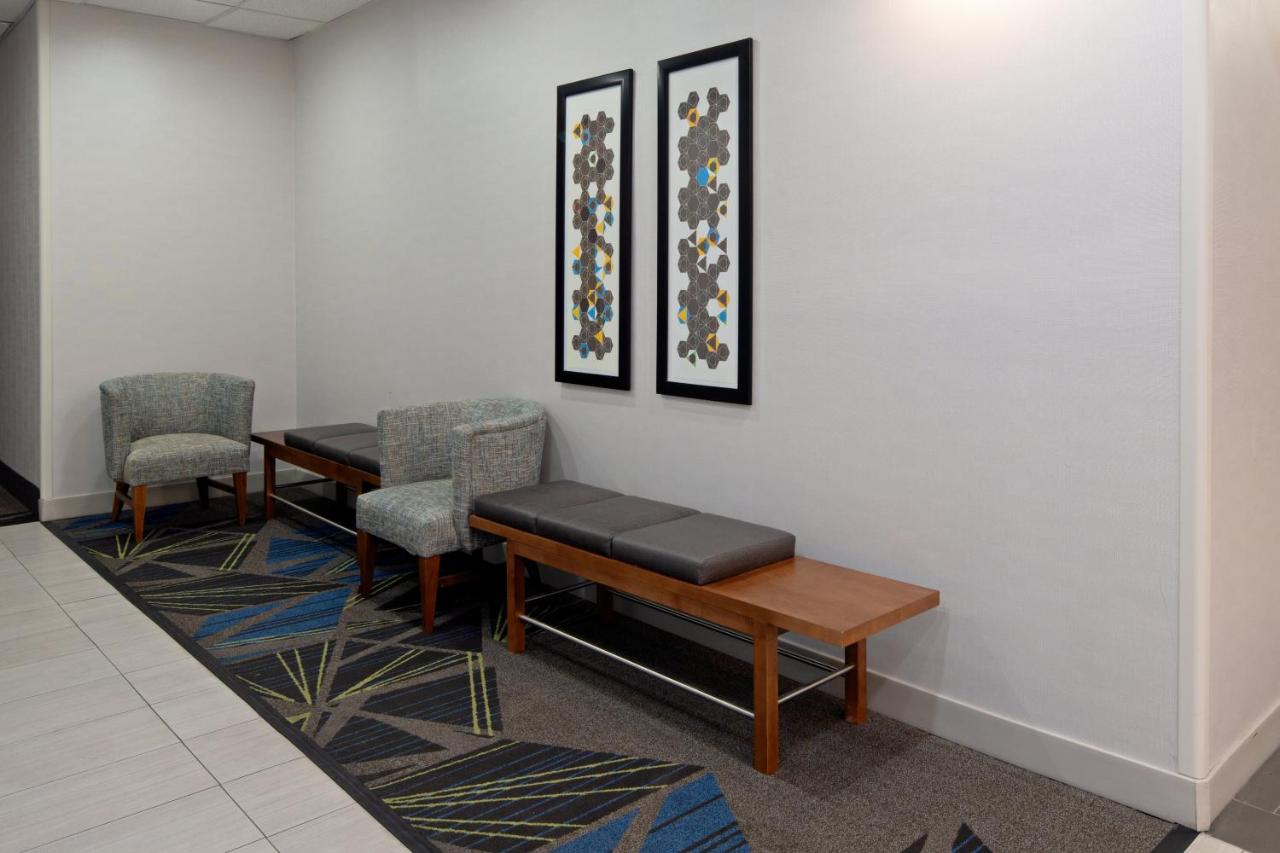 | Holiday Inn Express Fresno South, an IHG Hotel