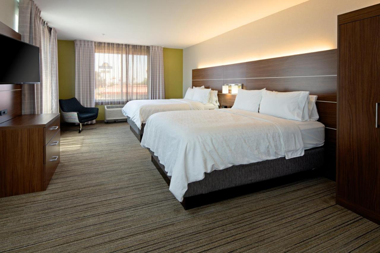 | Holiday Inn Express Fresno South, an IHG Hotel