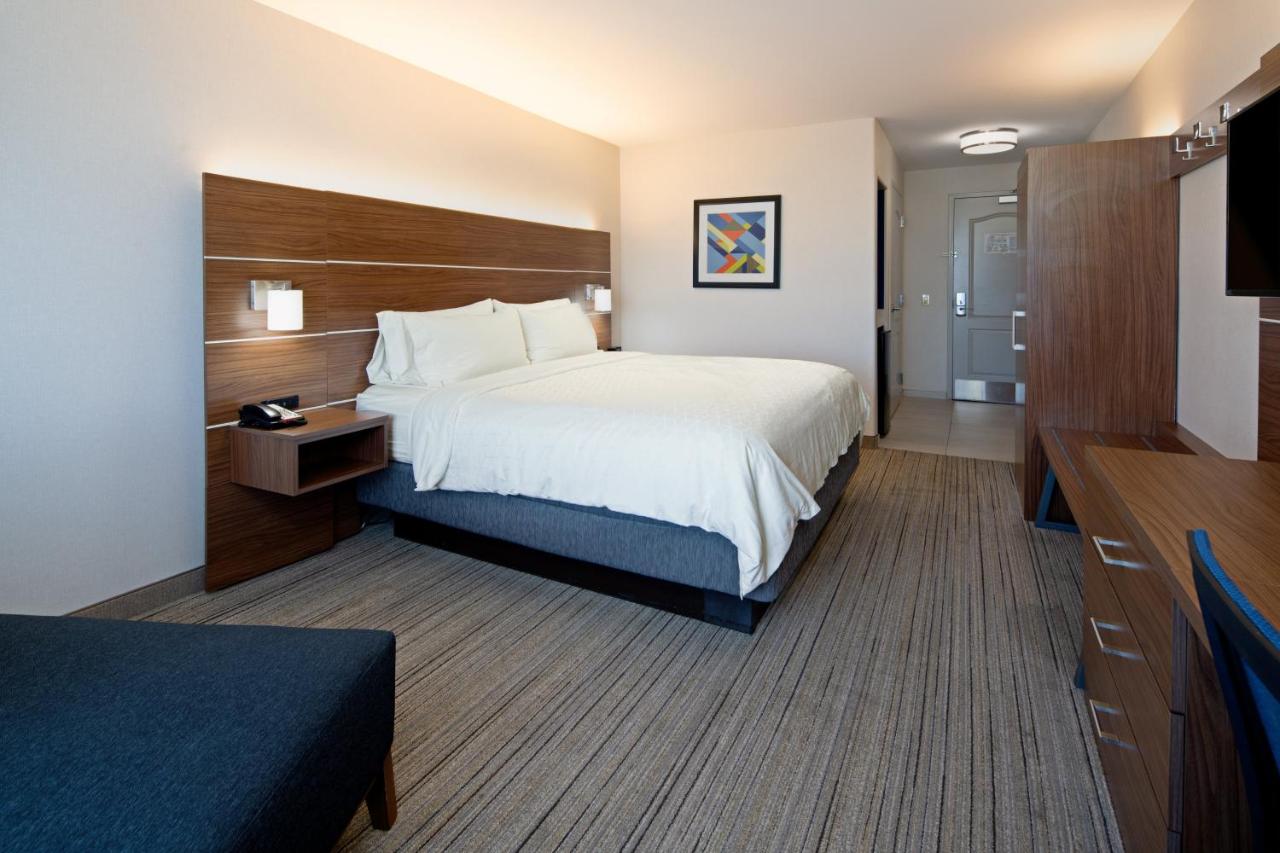 | Holiday Inn Express Fresno South, an IHG Hotel
