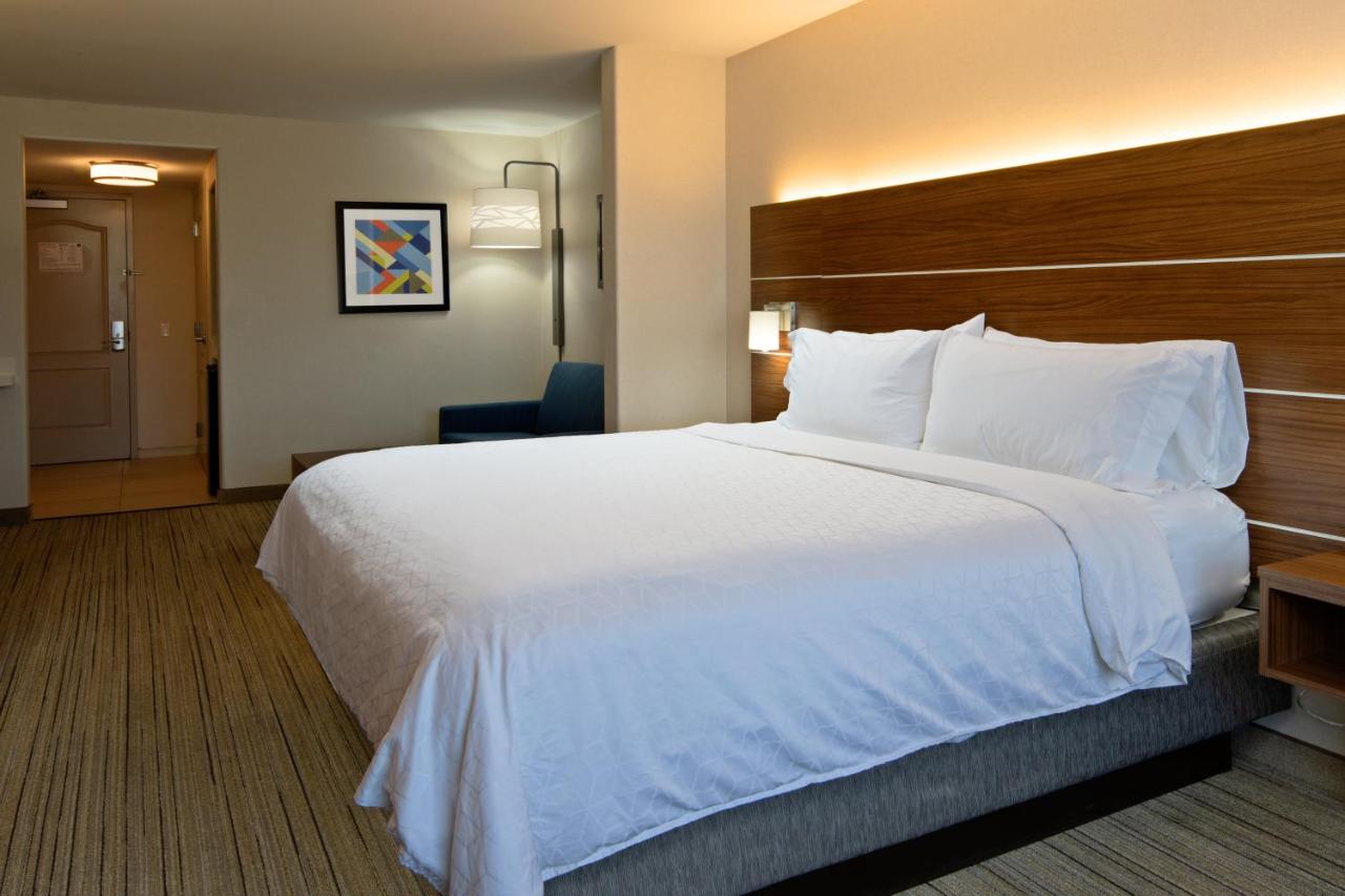 | Holiday Inn Express Fresno South, an IHG Hotel