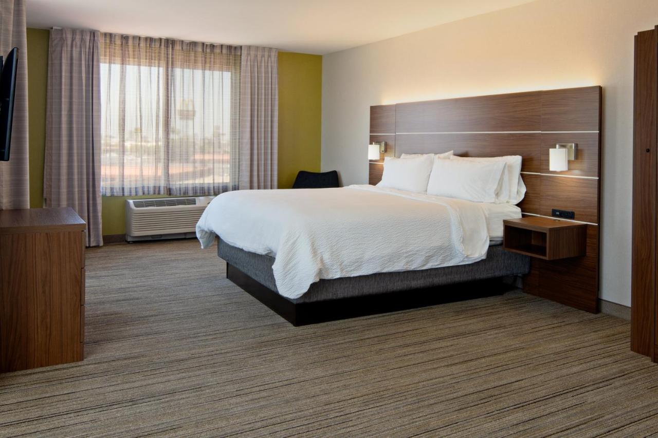 | Holiday Inn Express Fresno South, an IHG Hotel