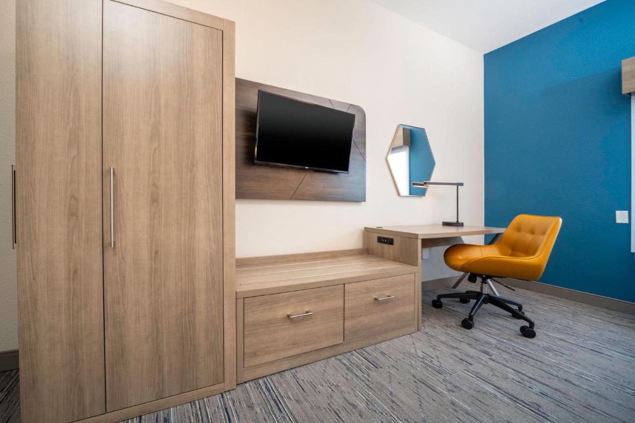 | Holiday Inn Express and Suites Atlanta-Johns Creek, an IHG Hotel