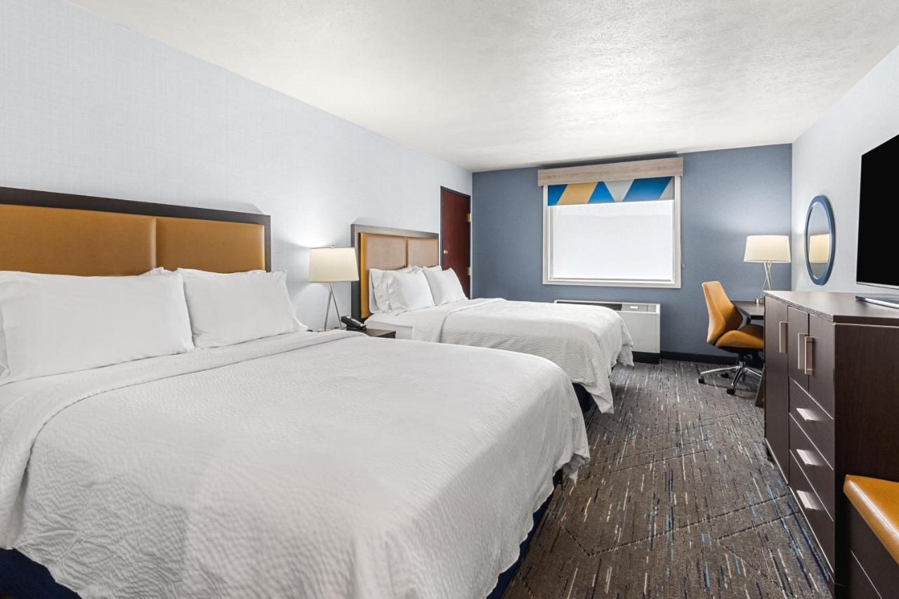 Queen Room with Two Queen Beds at Holiday Inn Express Wenatchee by IHG