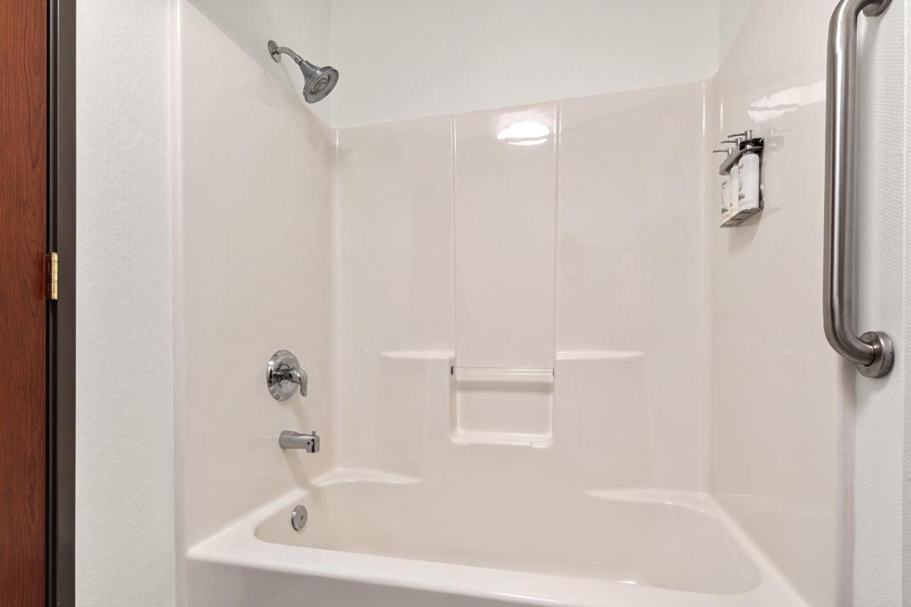 Executive King Room at Holiday Inn Express Wenatchee by IHG
