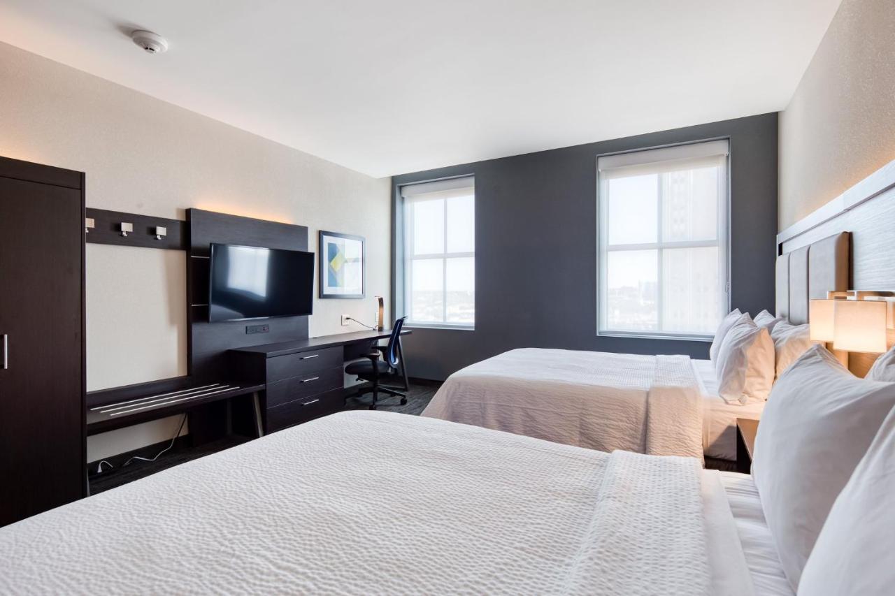 Queen Room with Two Queen Beds - Hearing Accessible - Non-Smoking at Holiday Inn Express Kansas City Downtown by IHG