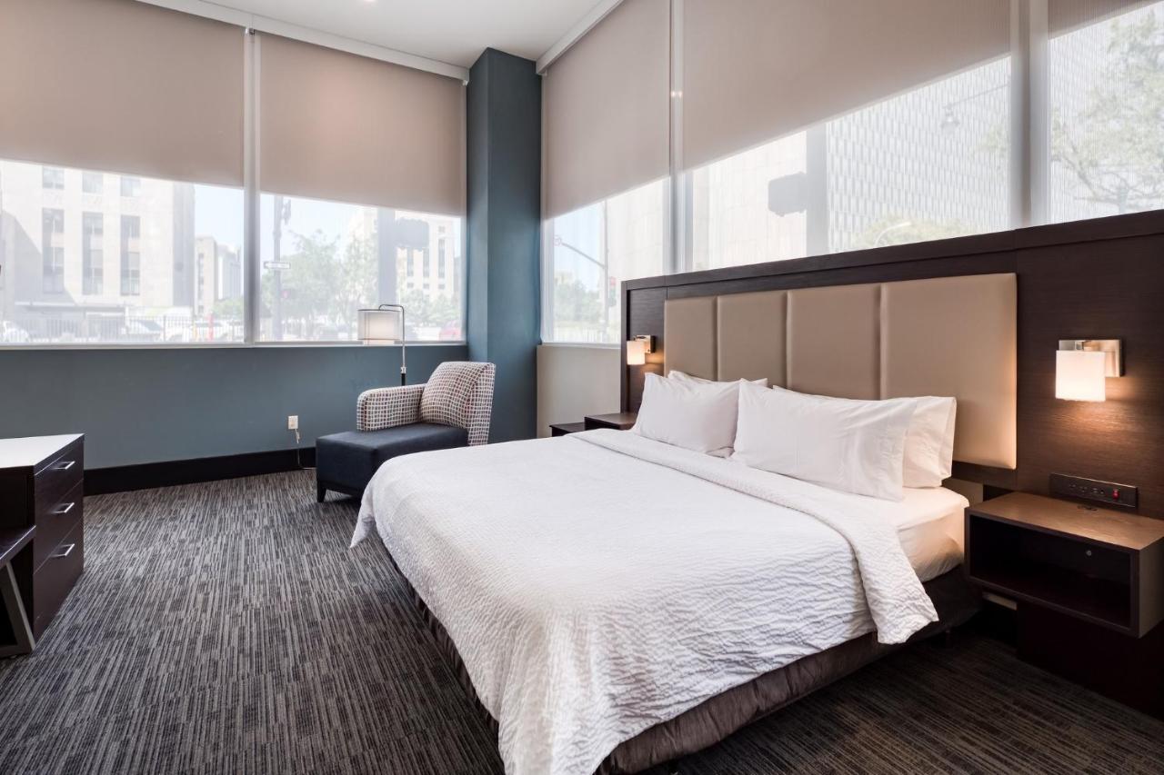 King Room - Mobility Access/Roll in Shower - Non-Smoking at Holiday Inn Express Kansas City Downtown by IHG