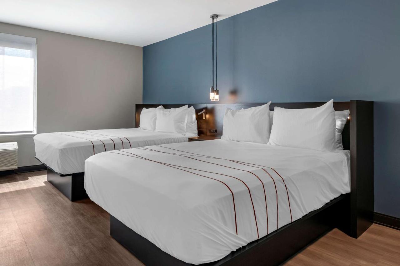 Queen Room with Two Queen Beds and Bath Tub - Disability Access at Vīb Hotel by Best Western Denver RiNo