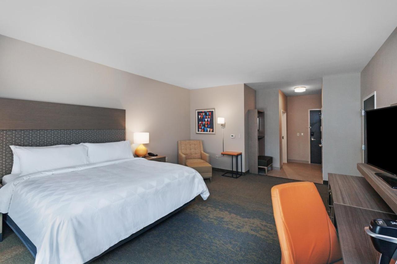 Executive King Room - Mobility Access Tub/Non-Smoking at Holiday Inn Lubbock South by IHG