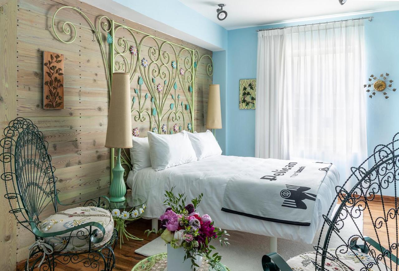 Deluxe Queen Room at Pelican Hotel