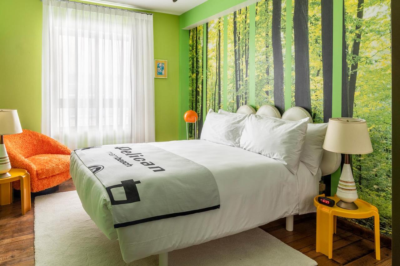 Deluxe Queen Room at Pelican Hotel