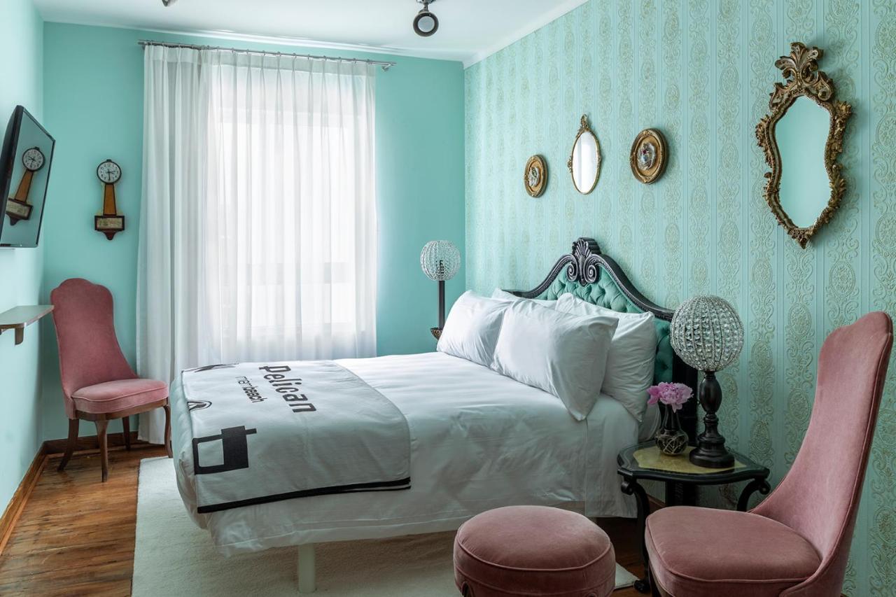 Deluxe Queen Room at Pelican Hotel
