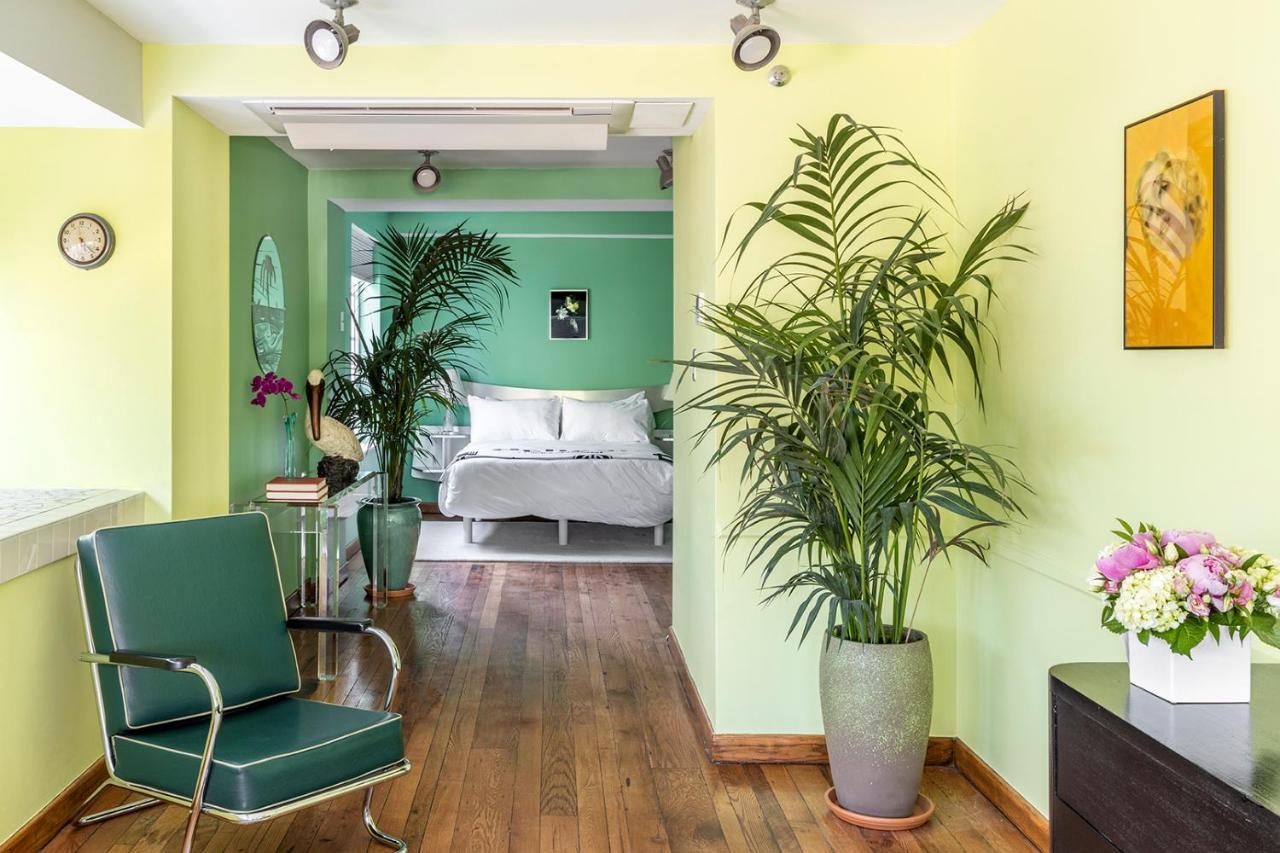 Queen Suite at Pelican Hotel