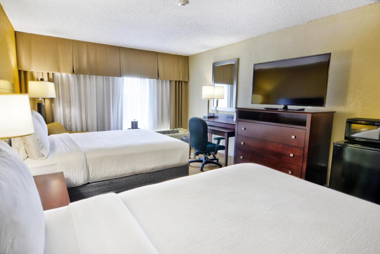 Queen Room with Two Queen Beds - Non-Smoking at Holiday Inn St Petersburg N - Clearwater, an IHG Hotel