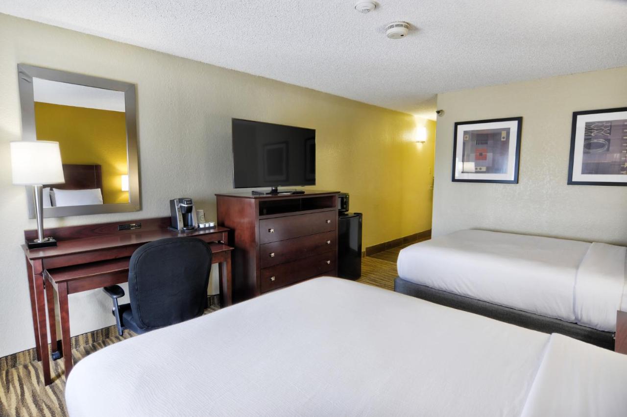 Queen Room with Two Queen Beds - Non-Smoking at Holiday Inn St Petersburg N - Clearwater, an IHG Hotel