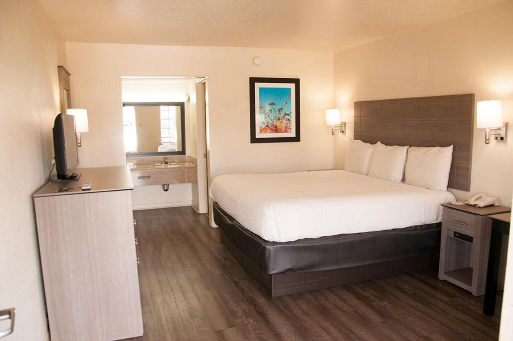 | Exacta Inn