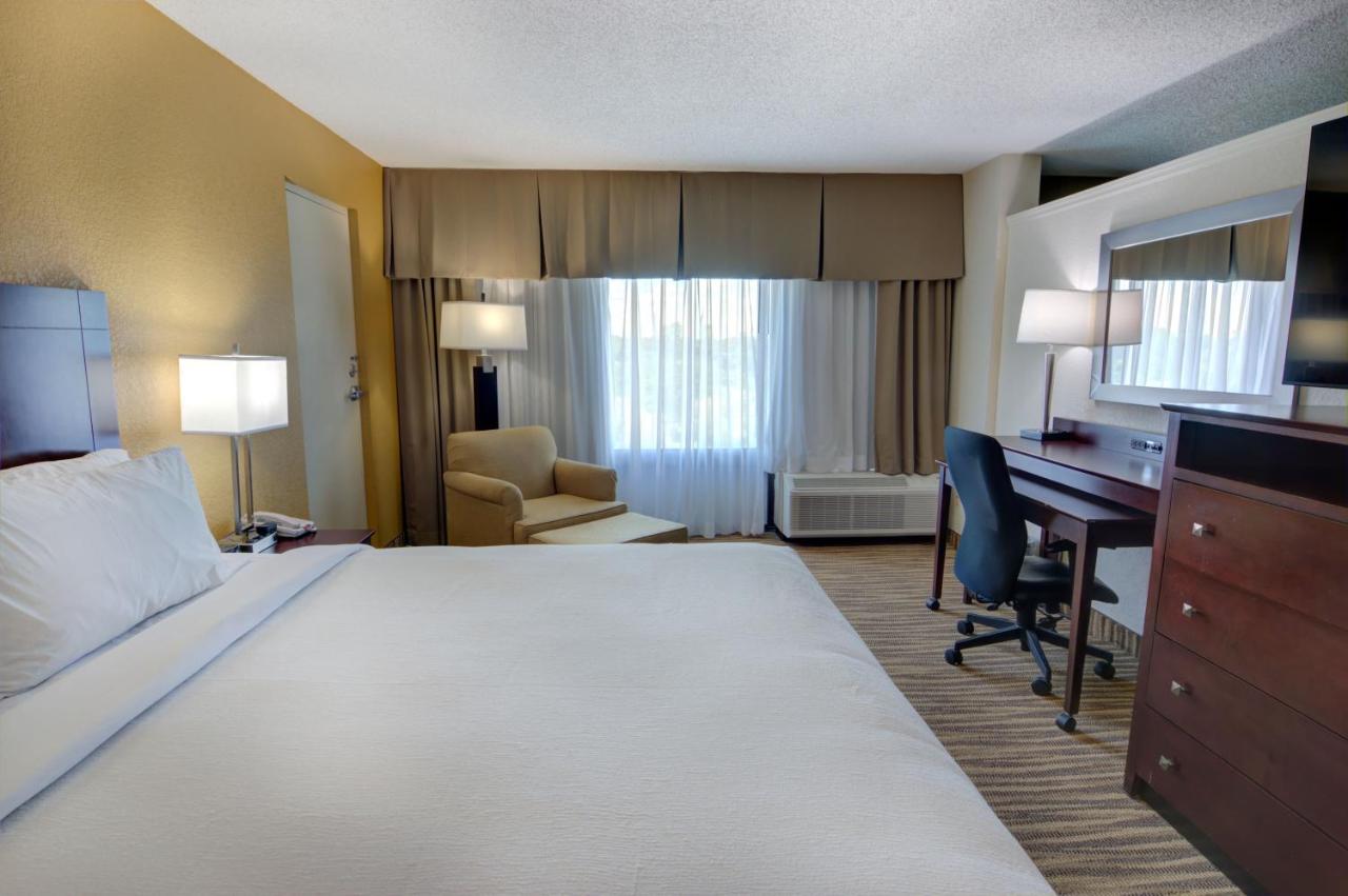 King Suite - Non-Smoking at Holiday Inn St Petersburg N - Clearwater, an IHG Hotel