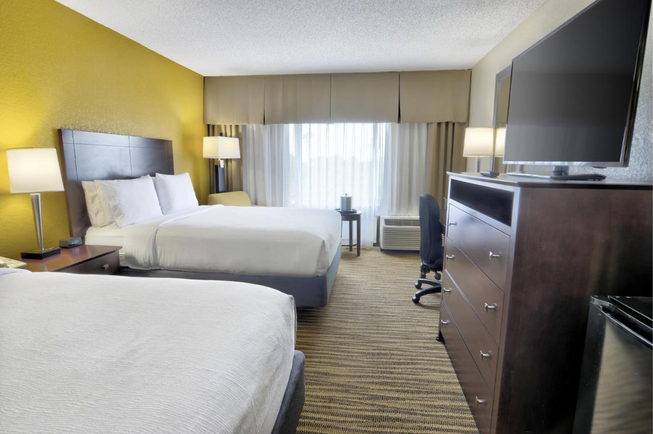 Queen Room with Two Queen Beds - Non-Smoking at Holiday Inn St Petersburg N - Clearwater, an IHG Hotel