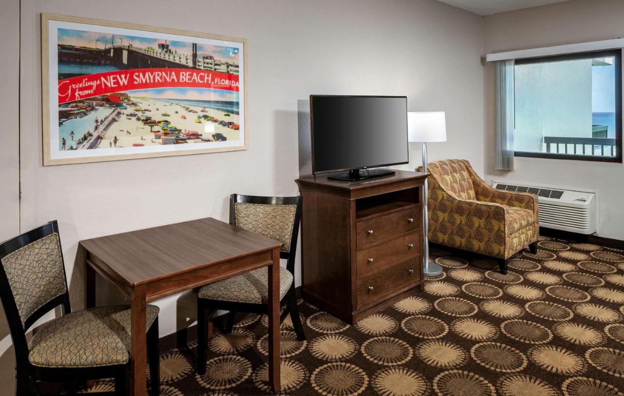 King Room with Kitchenette and Roll-in Shower - Non-Smoking/Disability Access at Best Western New Smyrna Beach Hotel & Suites