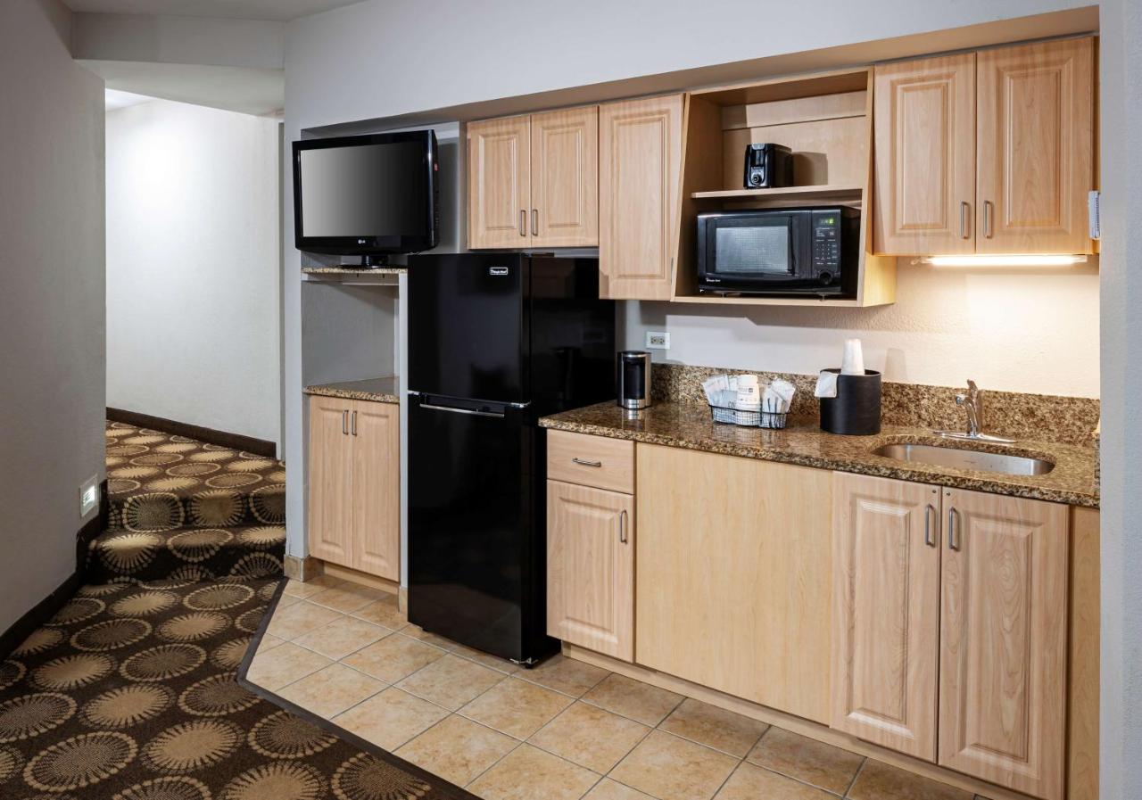 Suite with Two Double Beds and Ocean View - Non-Smoking at Best Western New Smyrna Beach Hotel & Suites