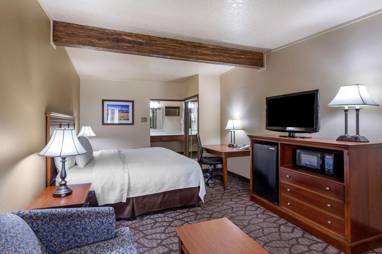 King Room - Disability Access/Non-Smoking at Best Western Dunmar Inn