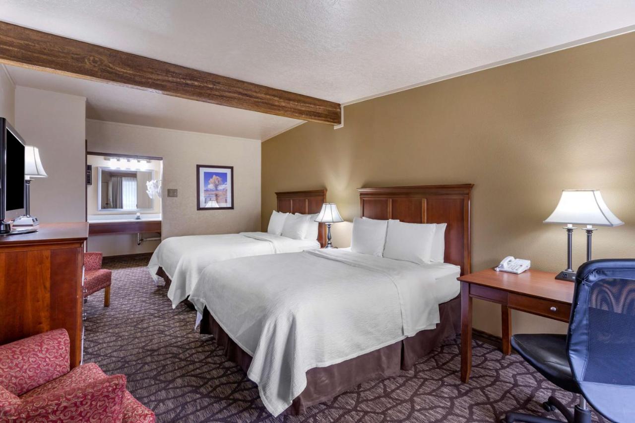 Queen Room with Two Queen Beds - Disability Access/Non-Smoking at Best Western Dunmar Inn