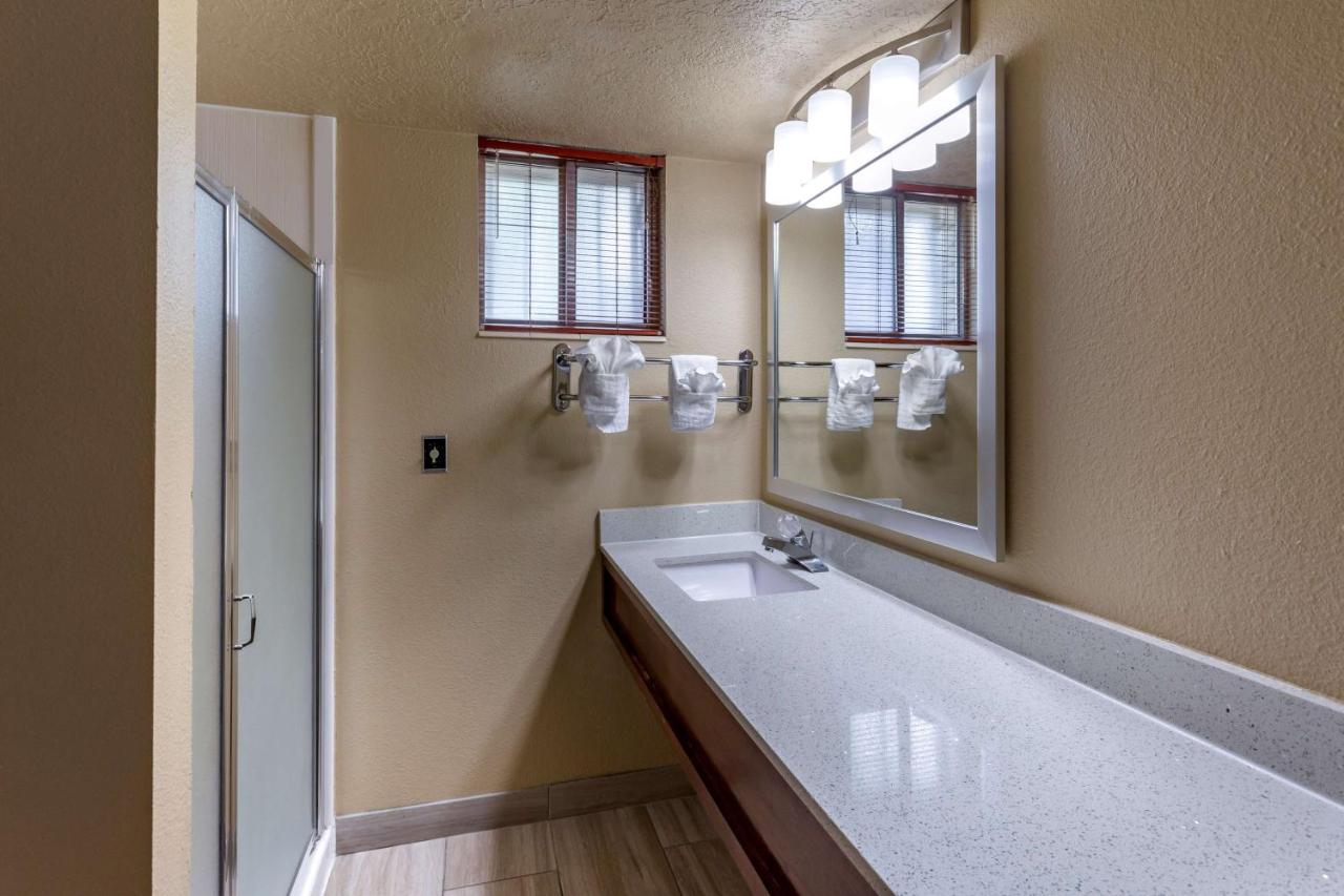 King Suite with Spa Bath at Best Western Dunmar Inn