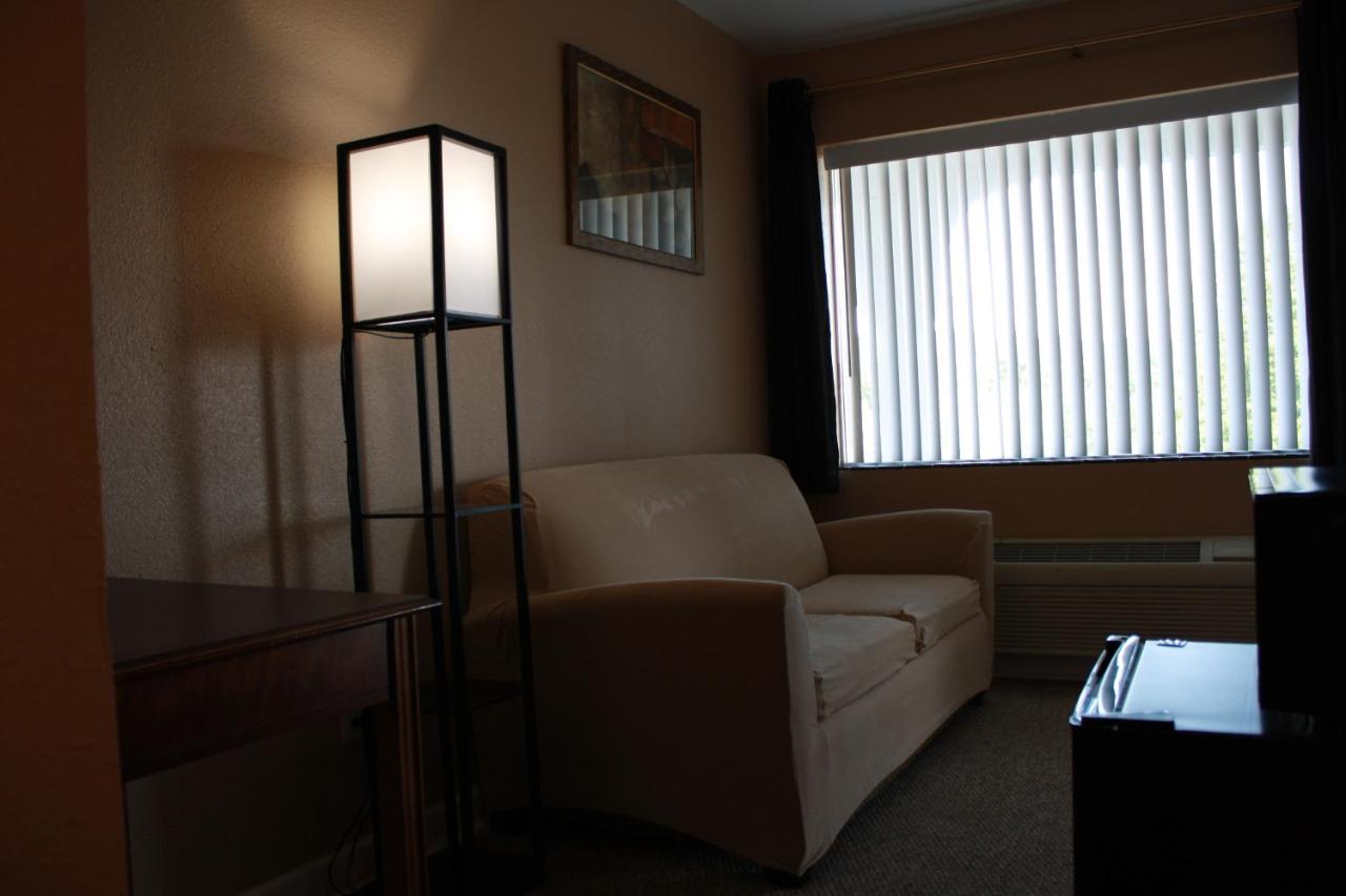 | Rockbridge Inn