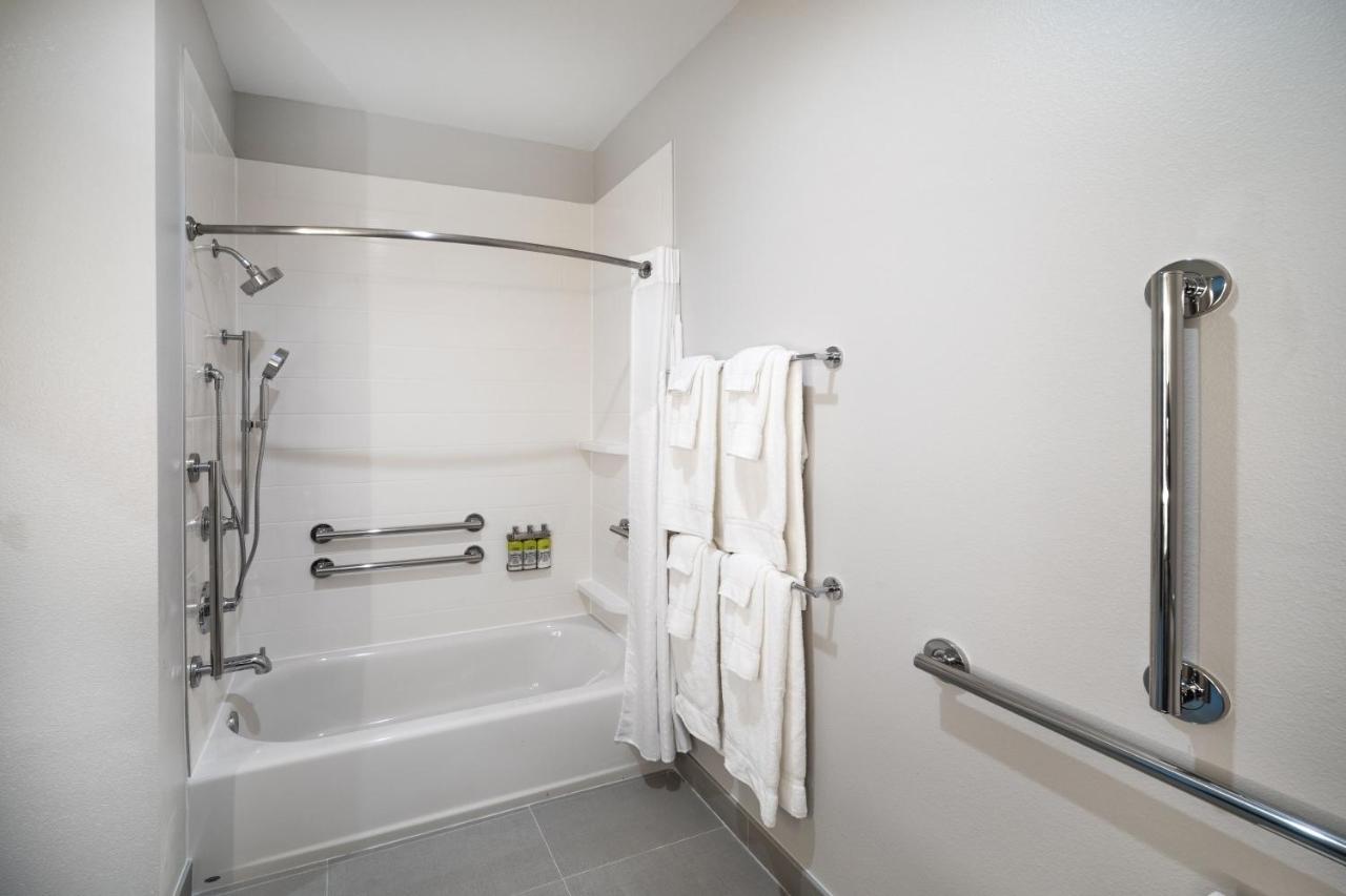 | Holiday Inn Express & Suites - Houston SW - Rosenberg, an IHG Hotel