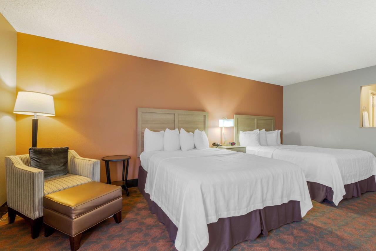 Quadruple Room with Bathtub - Disability Access at Best Western Pecos Inn