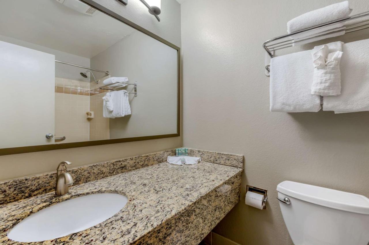 King Room with Walk-in Shower - Disability Access at Best Western Pecos Inn
