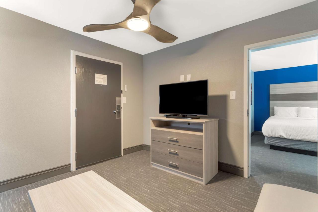 Queen Suite with Two Queen Beds at Best Western Plus Cleveland Inn & Suites