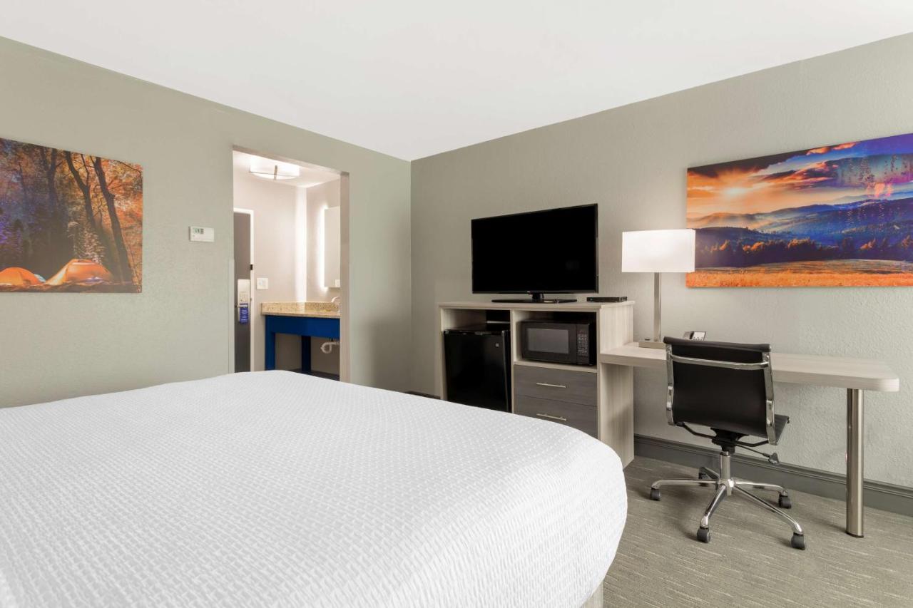 King Room at Best Western Plus Cleveland Inn & Suites