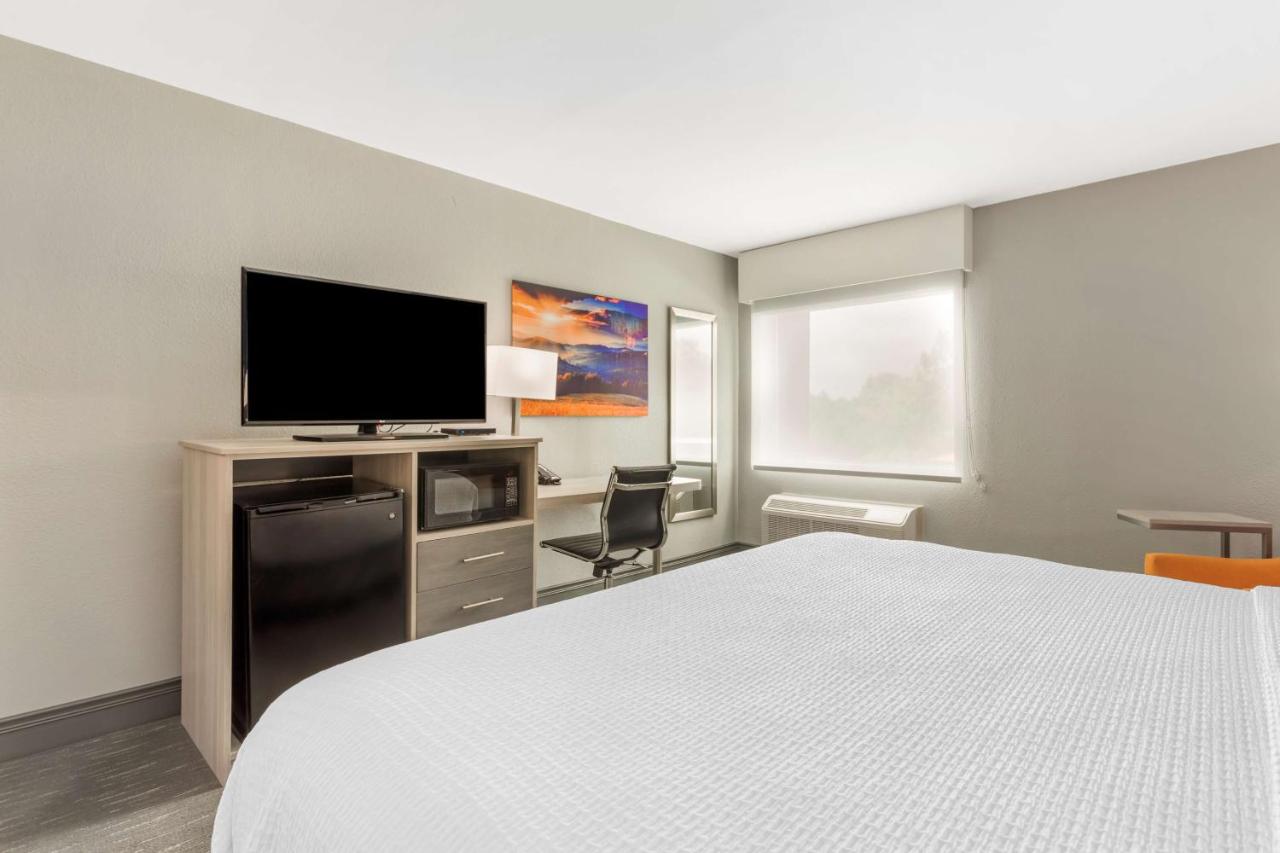 King Room at Best Western Plus Cleveland Inn & Suites