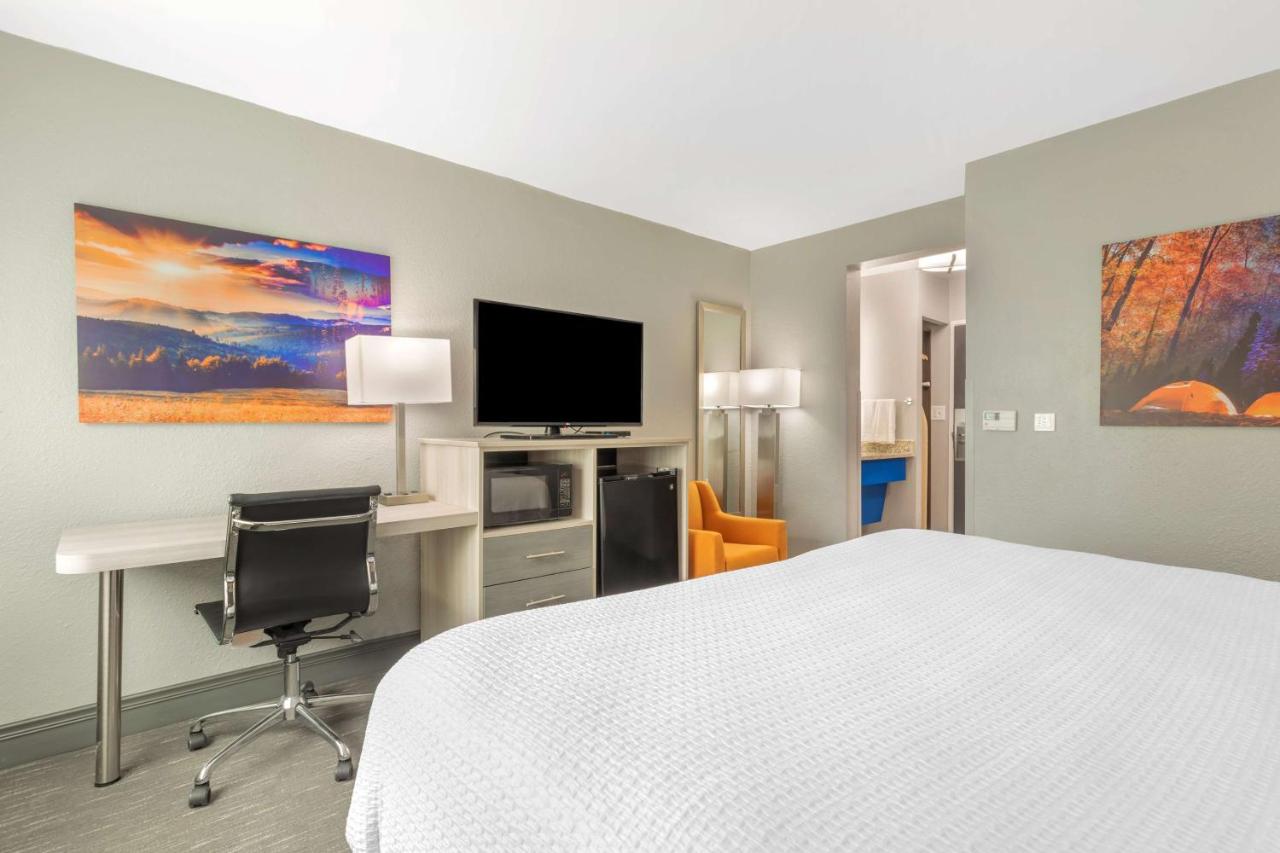 King Room - Communication Assistance at Best Western Plus Cleveland Inn & Suites