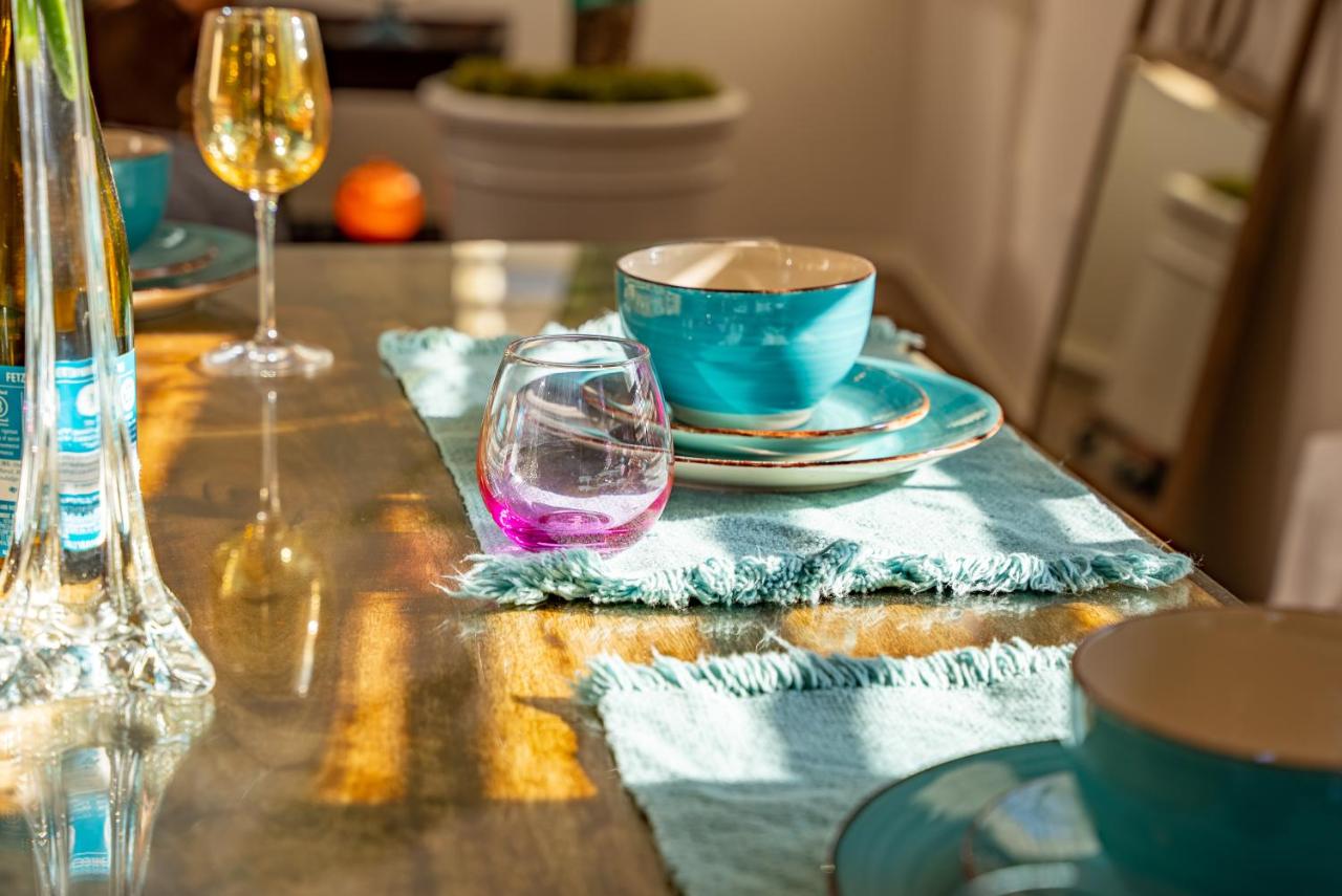 | House of Verrett Beach Villa-Ventura Sleeps 8, 4-min from Beach, Perfect for Honeymoons