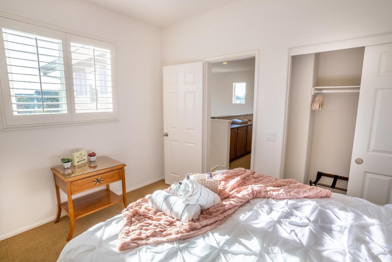 | House of Verrett Beach Villa-Ventura Sleeps 8, 4-min from Beach, Perfect for Honeymoons