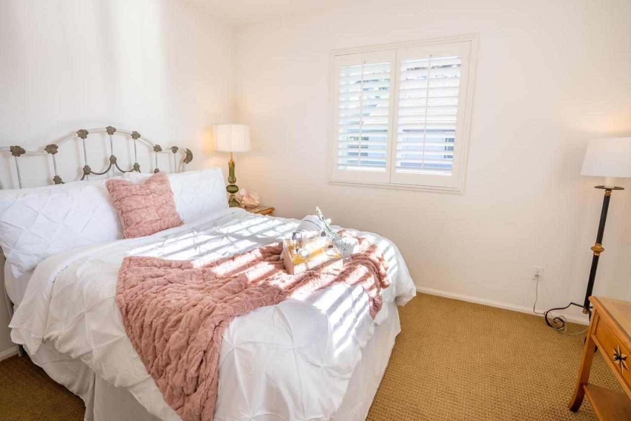 | House of Verrett Beach Villa-Ventura Sleeps 8, 4-min from Beach, Perfect for Honeymoons