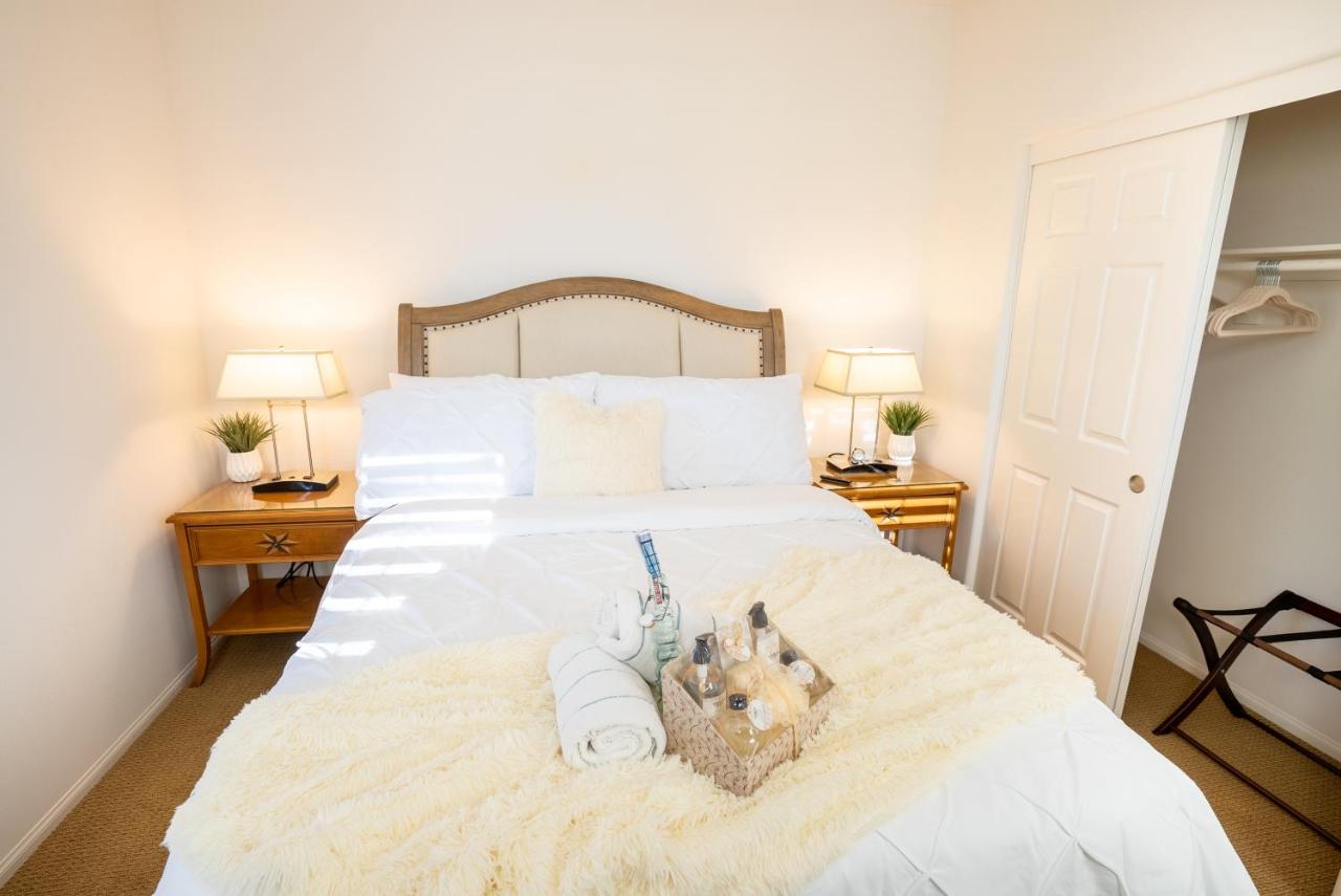 | House of Verrett Beach Villa-Ventura Sleeps 8, 4-min from Beach, Perfect for Honeymoons