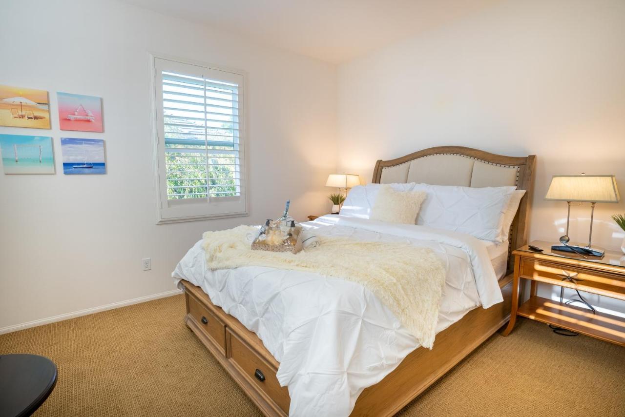 | House of Verrett Beach Villa-Ventura Sleeps 8, 4-min from Beach, Perfect for Honeymoons