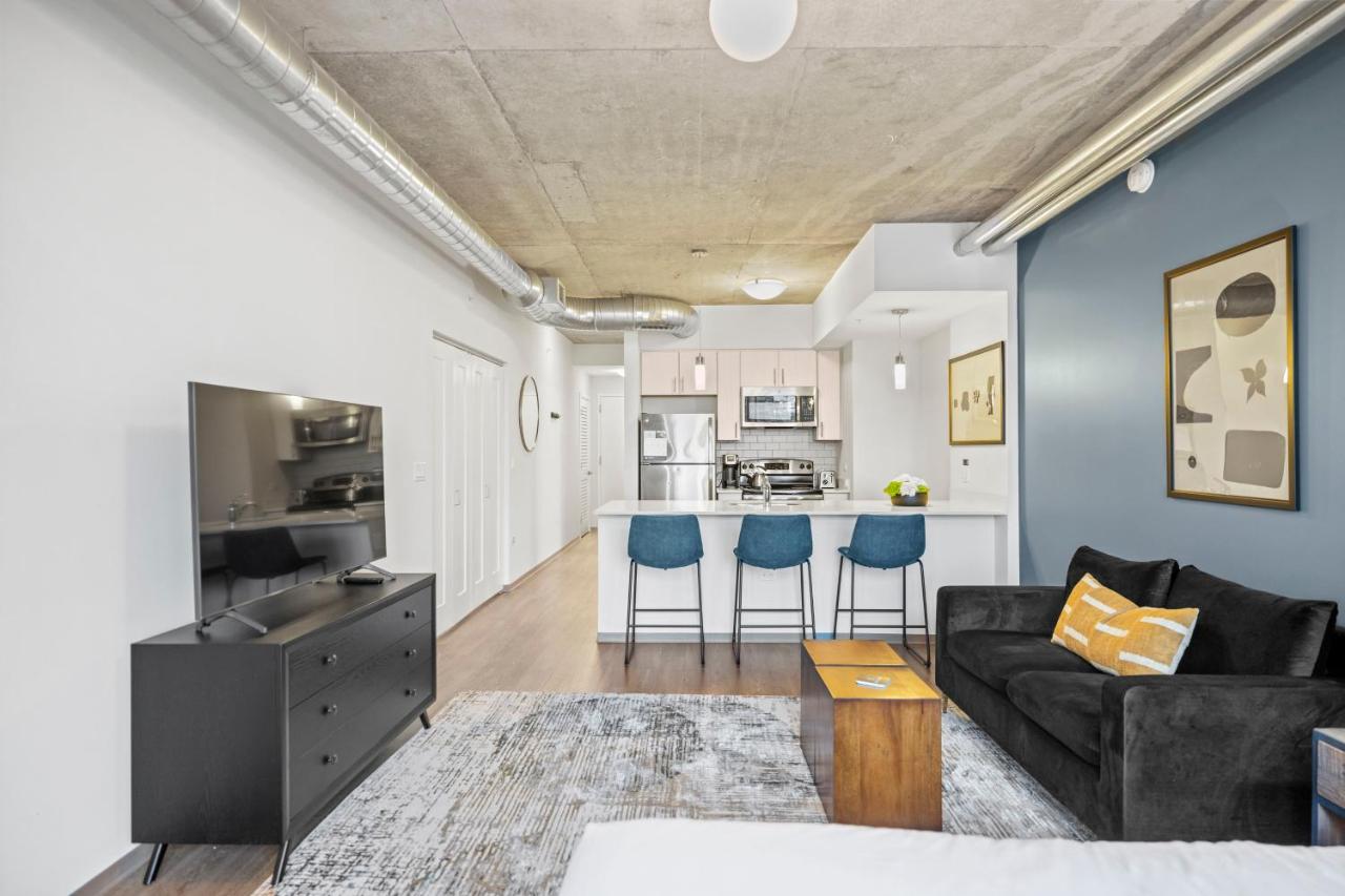 Studio at Placemakr Premier SoBro