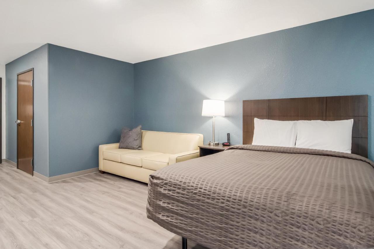 Queen Suite with Sofa - Disability Access/Non Smoking at WoodSpring Suites Greensboro - High Point North