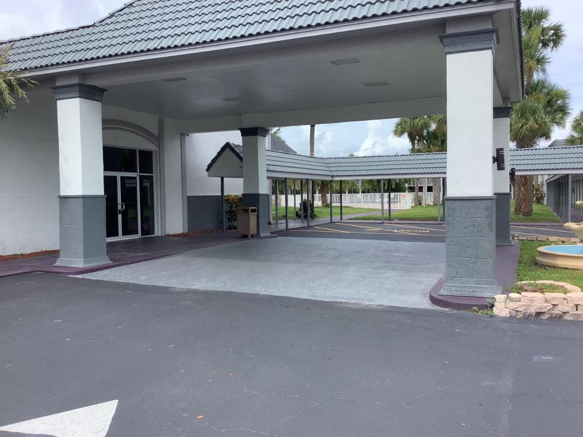Double Room at Heritage Park Inn