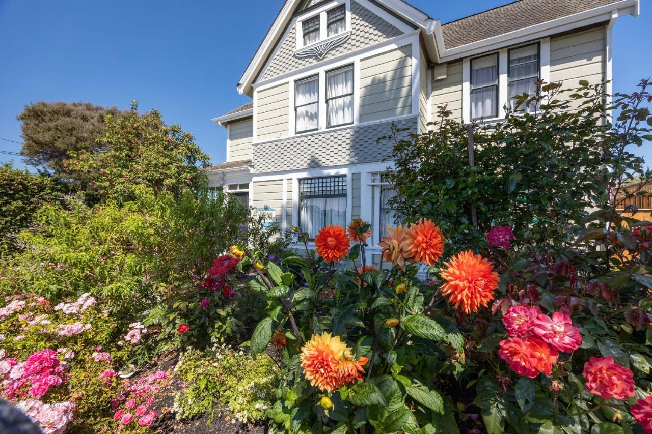 | Nantucket Whale Inn, Half Moon Bay