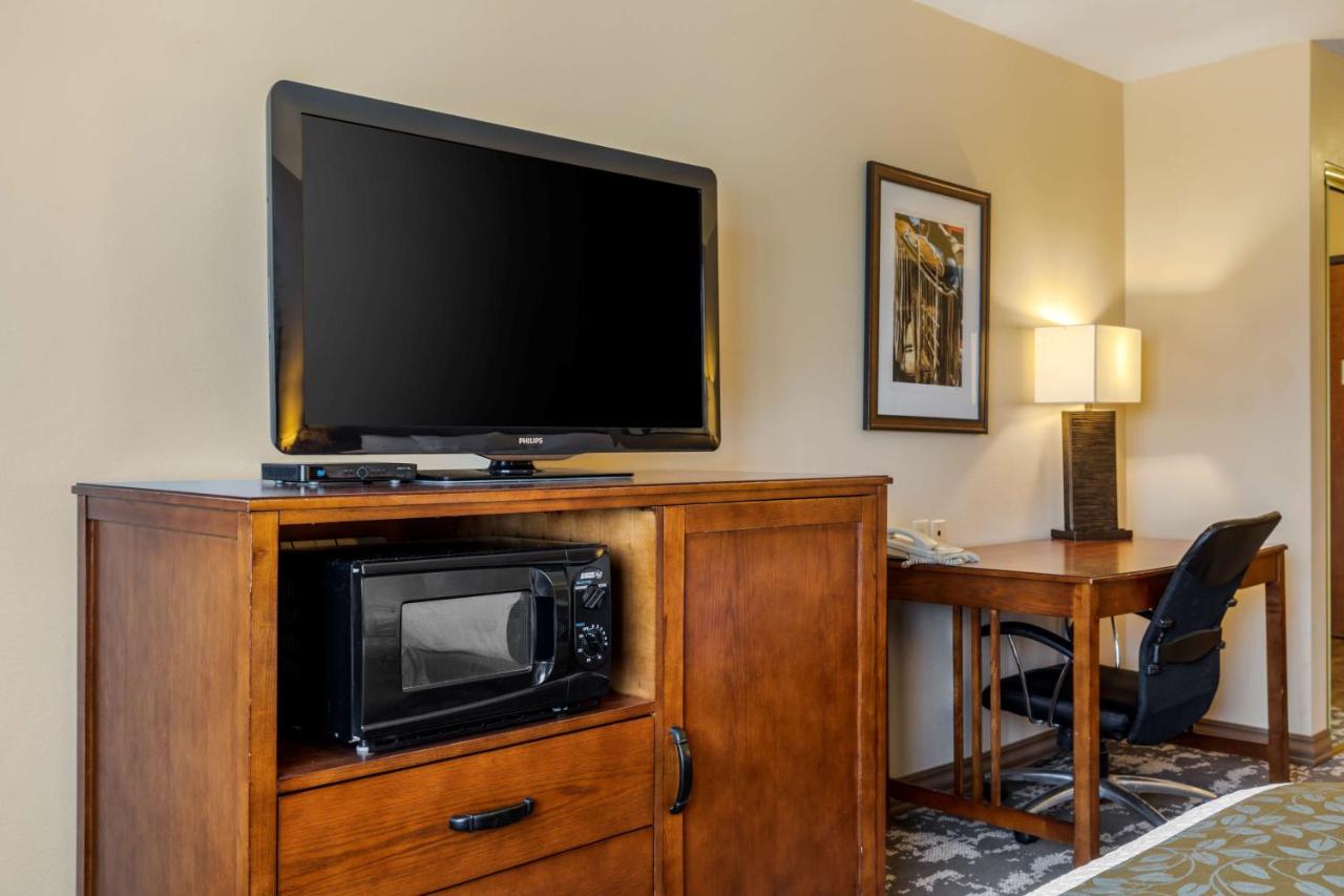 | Best Western Plus Red River Inn