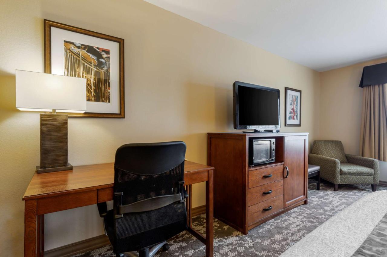 | Best Western Plus Red River Inn