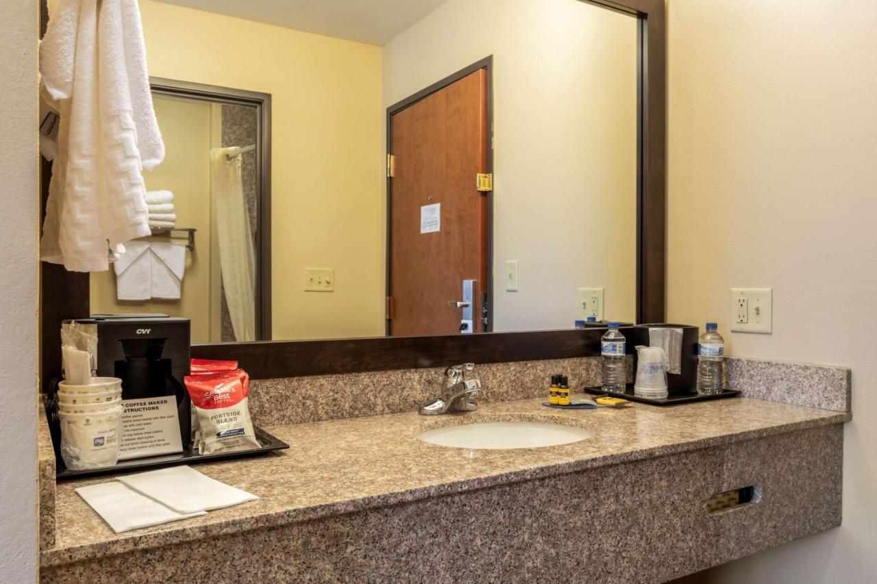 | Best Western Plus Red River Inn
