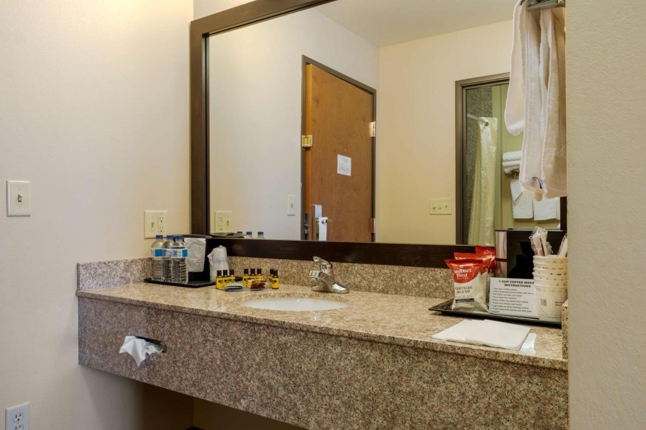 | Best Western Plus Red River Inn